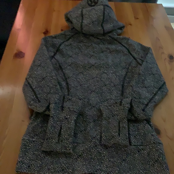 Lululemon women jacket with hood - Picture 8 of 10